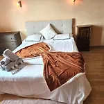 Villa Mars Yourhosthelper